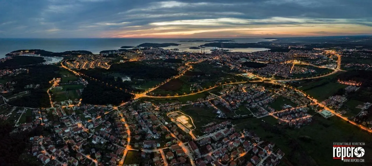 Guesthouse Adria 3*, Pula
